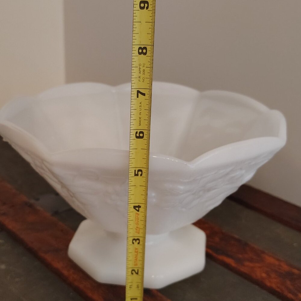 Vintage Milkglass Fruit Bowl - Picture 3 of 5